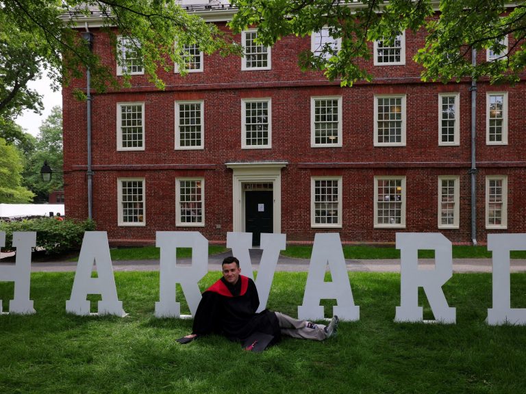 Order veto visas for many who want to go to the College “For some cause”