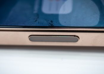 Apple can launch a “many of the glass, curved iPhone” in 2027