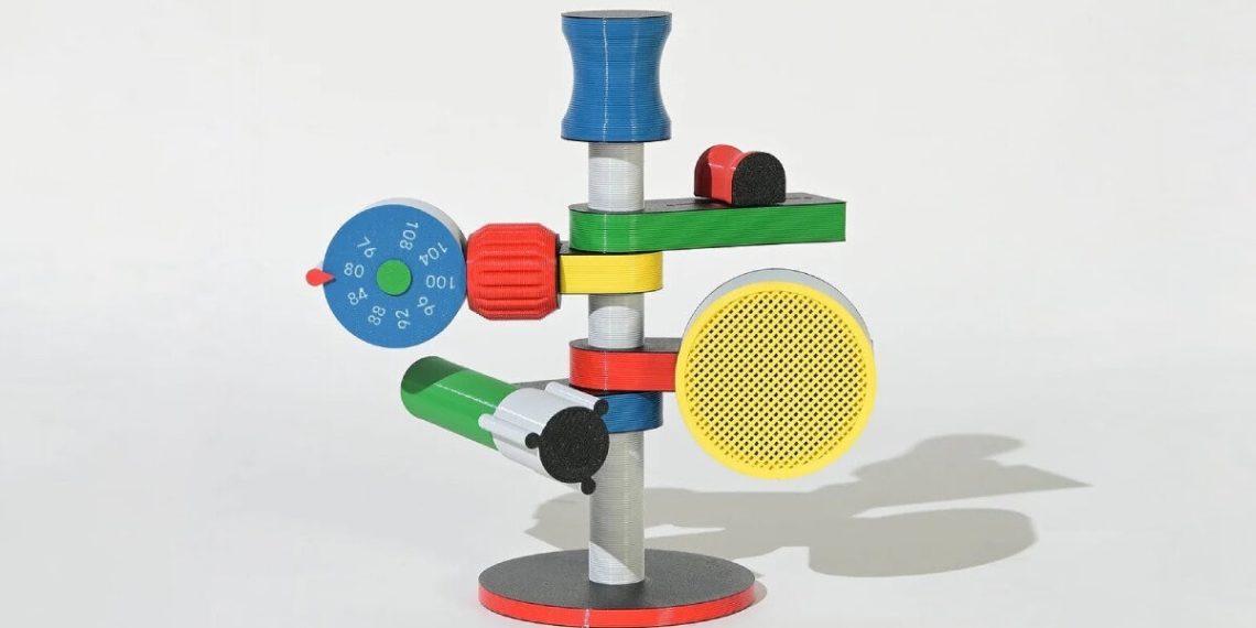 FM radio that appears like a robotic toy? It’s anomalo