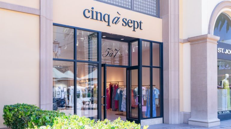 Cinq à Sept Opens First West Coast Retailer in Vogue Island, Newport Seaside, Calif.