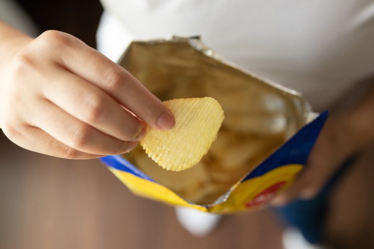 Ladies face larger melancholy threat from unhealthy meals