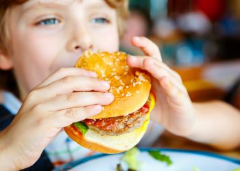 What’s stopping eating places from providing more healthy youngsters’ meals?