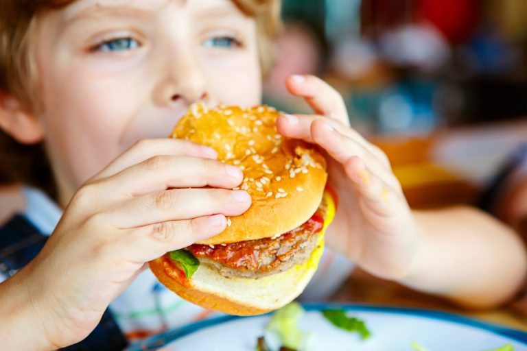 What’s stopping eating places from providing more healthy youngsters’ meals?
