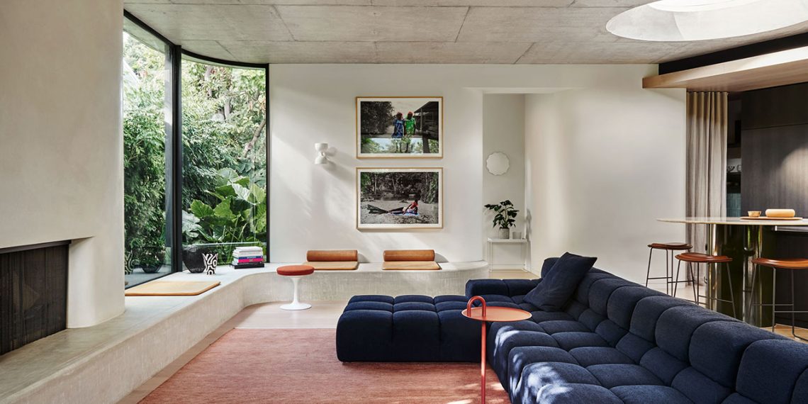 Palm Home Reawakens a suburban home of 1940 in Australia