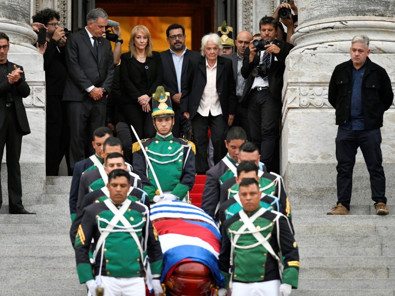 The emotional final farewell to José “Pepe” Mujica, with loads that sings a tune that’s devoted to goodbye