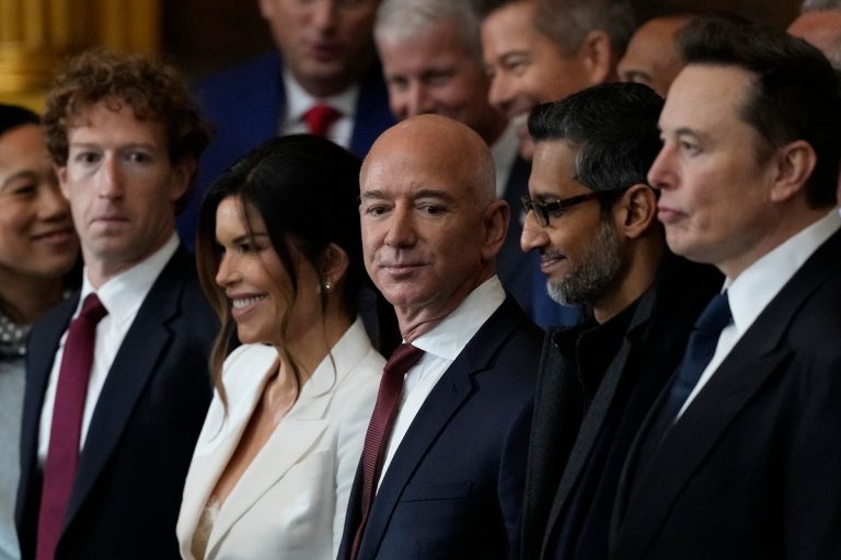 Prime 10 richest US males previously 12 months collectively earned a further 1 billion US greenback per day when Trump urges tax cuts