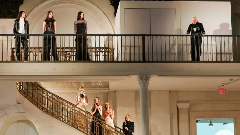 Ralph Lauren income exceeds expectations