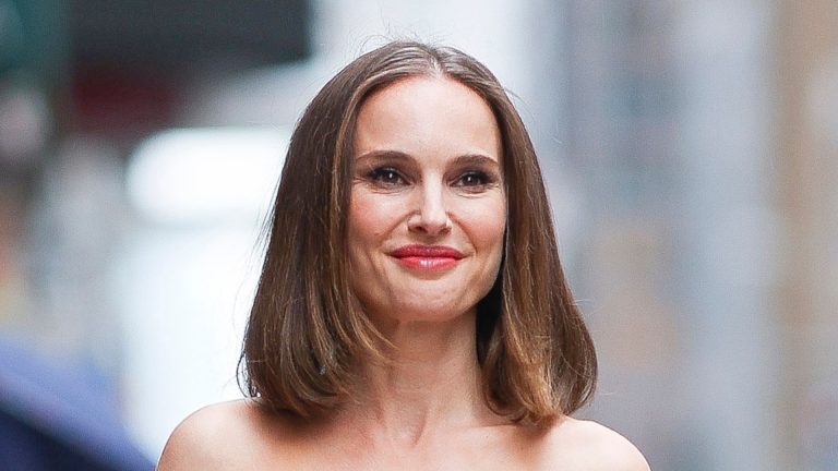 Natalie Portman provides dishevelled turn-up denims her seal of approval