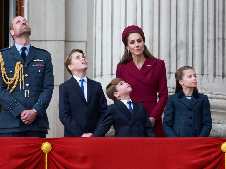 80 years after the top of the second battle in Europe, London celebrates the “Victory Day” with license charges and survivors within the entrance row