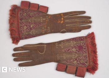 King James 1’s gloves a part of Trend Museum Tub mortgage undertaking