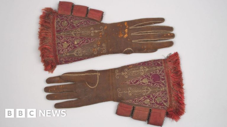 King James 1’s gloves a part of Vogue Museum Bathtub mortgage mission