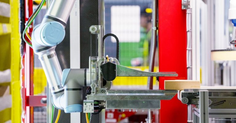 Amazon develops a robotic that “feels” the contact, as does its human employees