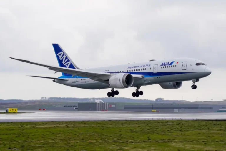 Passenger tries to open emergency door mid-flight from Tokyo to Houston