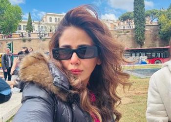 Actress Parul Yadav units the style recreation on fireplace at Leaning Tower of Pisa, wins hearts along with her fashionable custom-made Puneet Kapoor apparel!