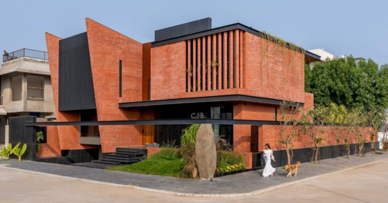 Purple brick and black basalt wrap Abhishek’s home ajmera in India