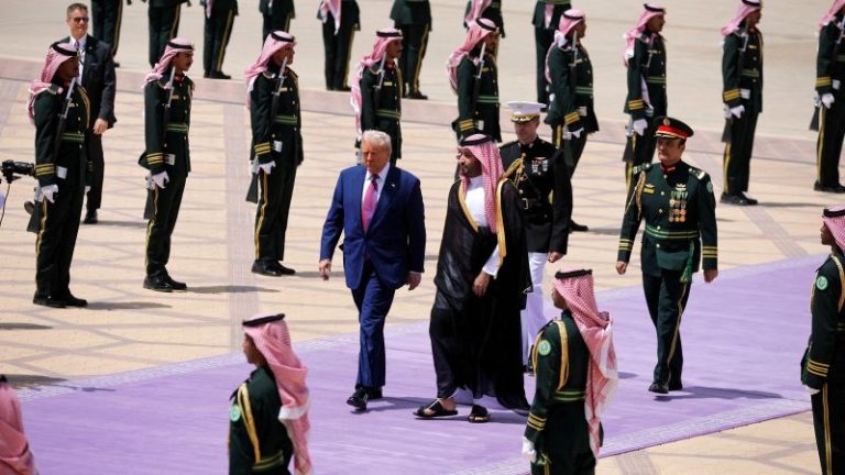 Trump will get the remedy of royal purple carpets in Saudi Arabia and improves the thorny geopolitical challenges