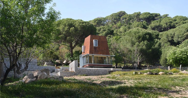 Corten metal wraps angular cab that distinction the pergamonic forests in Turkey