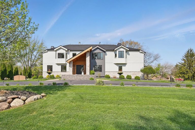 $1.5 million house is ideal for lovers of high-end automobiles and trendy life in Cumming