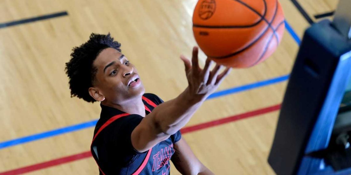 The son of Carmelo Anthony, Kiyan Anthony, reacts to the main switch portal