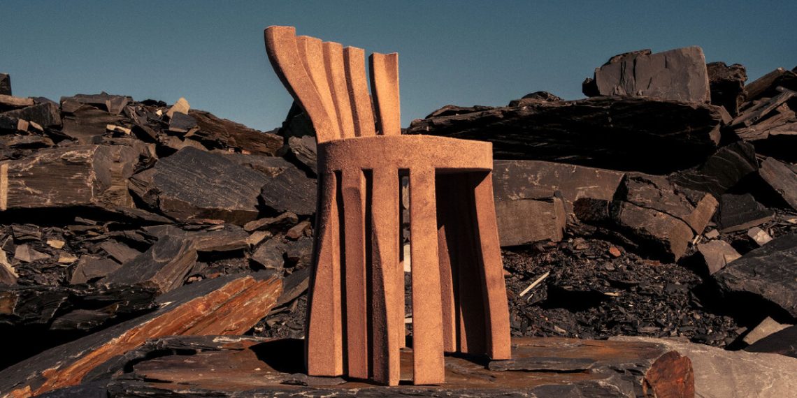 ROC H BIEL turns beech mud on a chair impressed by Corinthian columns