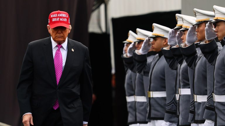Trump reaffirms the prohibition of transgenal athletes in feminine sports activities at West Level