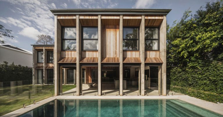 The daring concrete body remodels the cottage facade of Australia in Australia