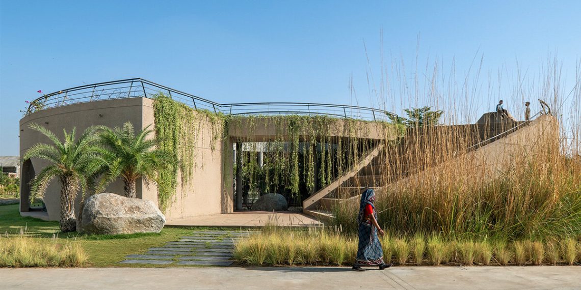 Ra Design Studio Tops “habitat zero” radial with backyard on the roof in India