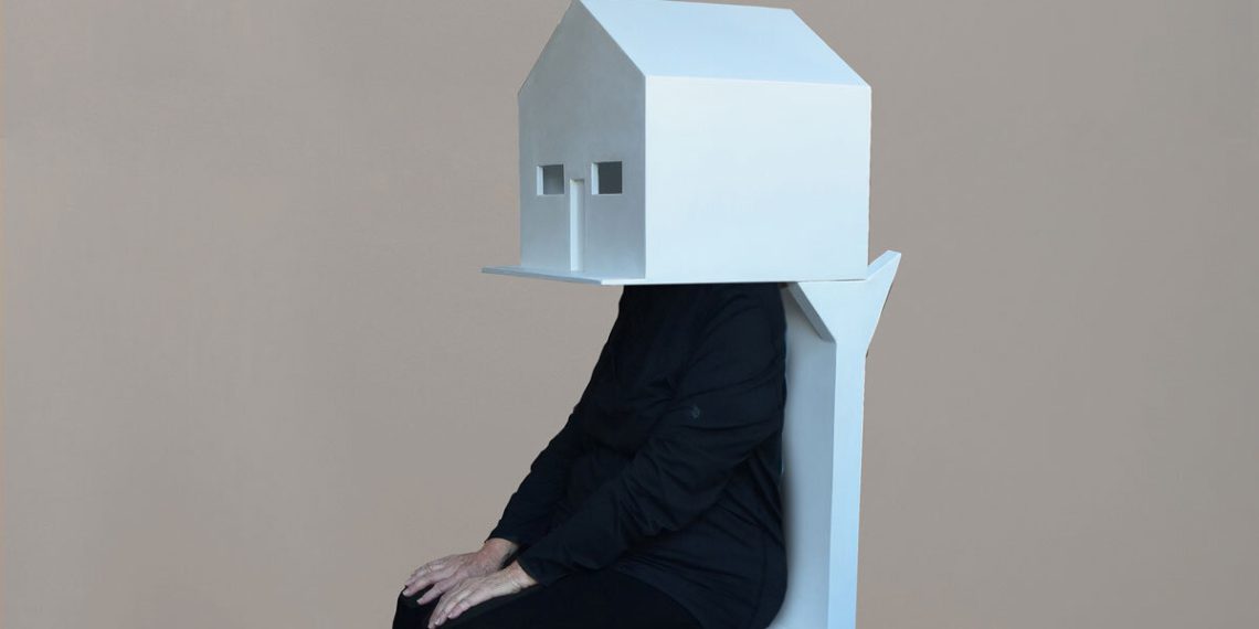 Michael Jantzen’s sculptural chair kinds a tiny home shelter on your head