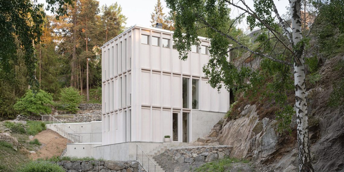 Kolman Boye Architects Tucks “Casa Răvin” within the Swedish panorama