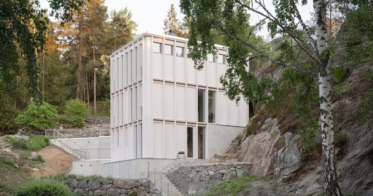 Kolman Boye Architects Tucks “Casa Răvin” within the Swedish panorama