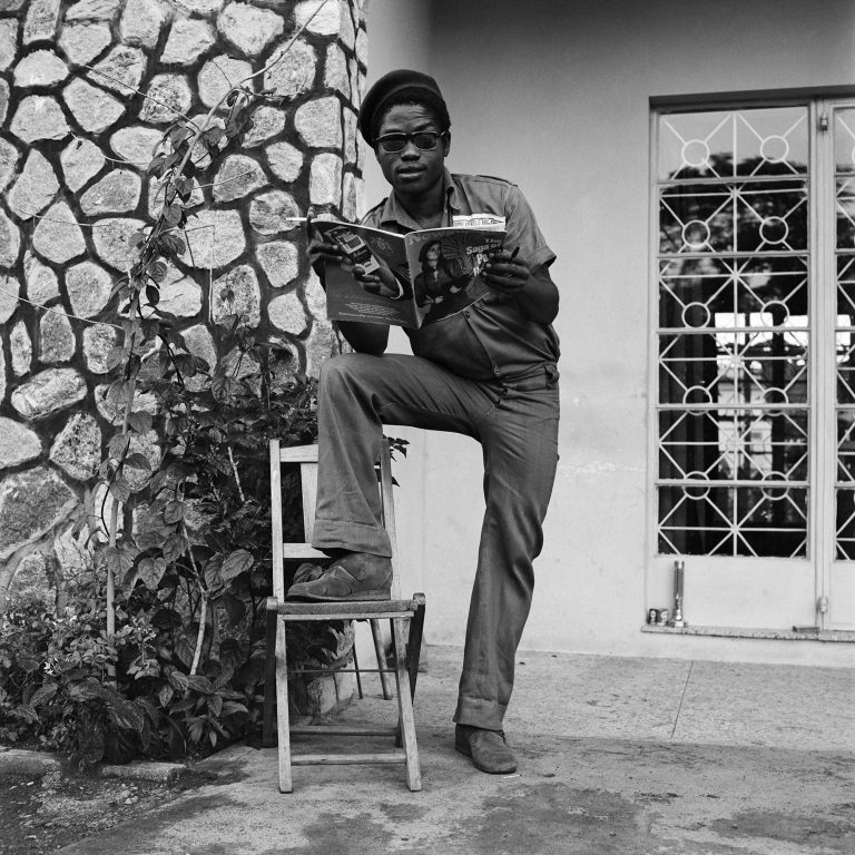 This archive led by artists retains damaging photographic negatives on a Lagos-Colossal vacation