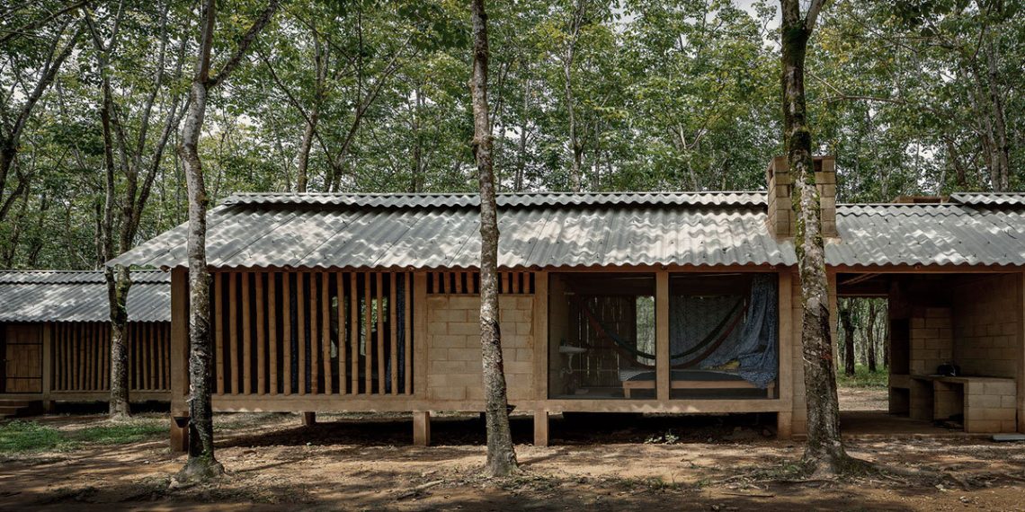 Manuel Cervantes Estudio builds momentary housing items in Mexico