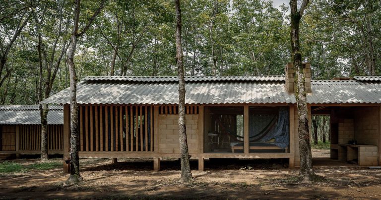 Manuel Cervantes Estudio builds momentary housing items in Mexico