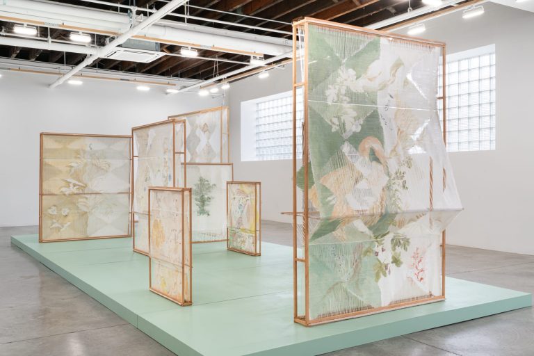 The etheric materials mix the structure and nature in élise peroi “for flowers” – Colossal