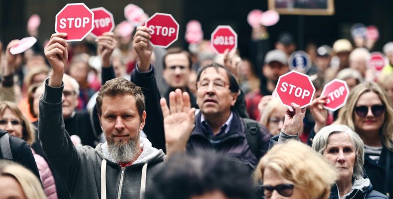 Sinkreds protest in Prague for returning to ‘dedication’ in world politics