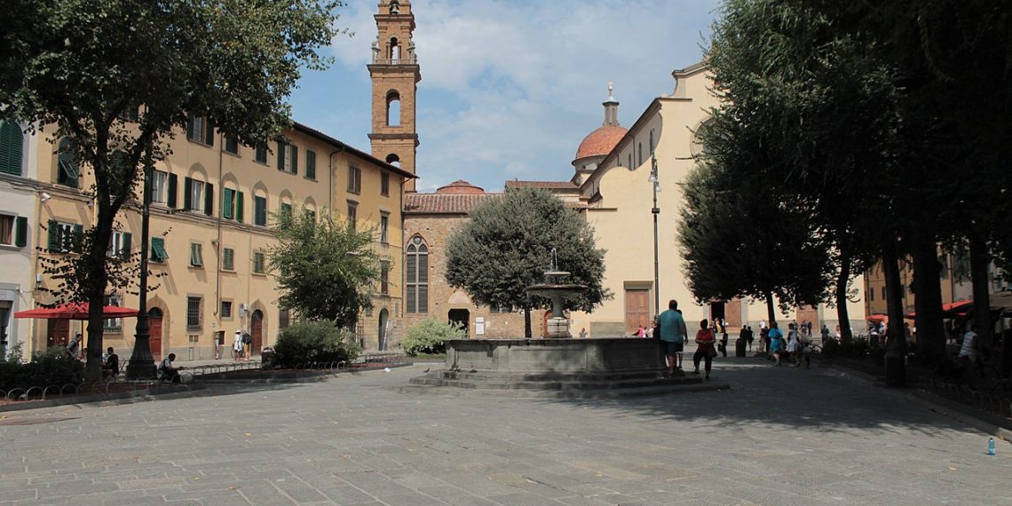 Florence, Piazza Santo Spirito off-limits for Gucci style present: controversy ensues