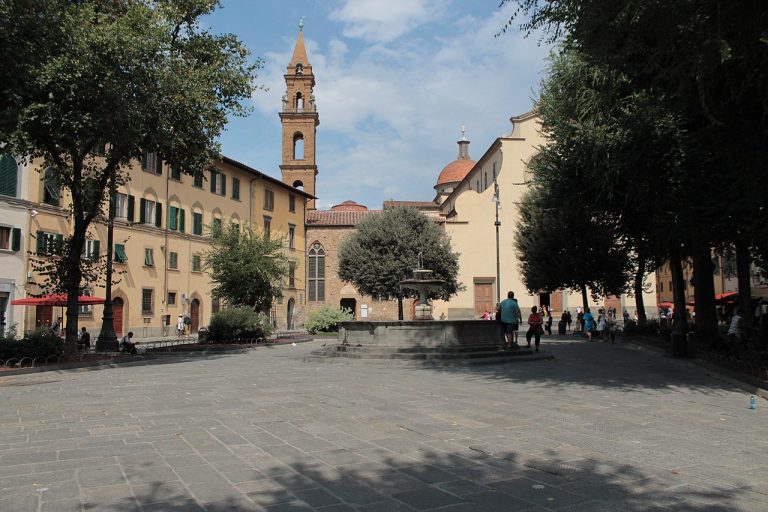 Florence, Piazza Santo Spirito off-limits for Gucci style present: controversy ensues