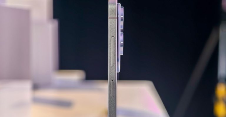 Samsung’s S25 Edge is a skinny, two giant compromises