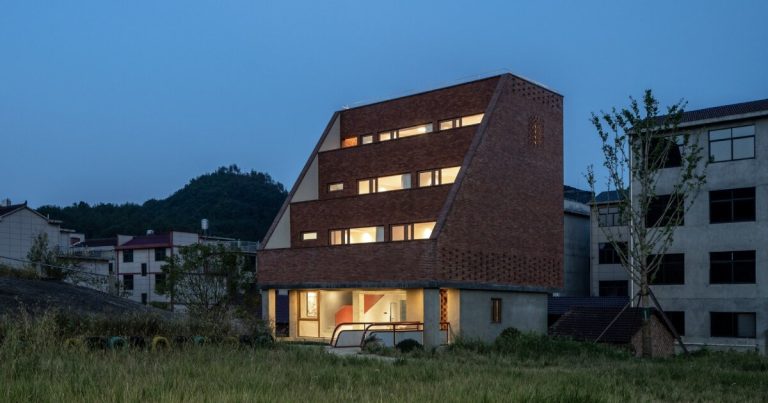 The brick layers form Mafu Archlab’s cultural house in China Village