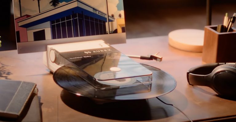 Toshiba Aurex AP-RX10 performs its vinyl data on the go