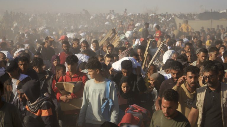 New Gaza meals distribution scheme is chaotic