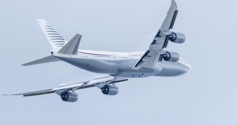Trump, accepted by Qatar’s luxurious jetliner, throws alarm on each side of the political gait