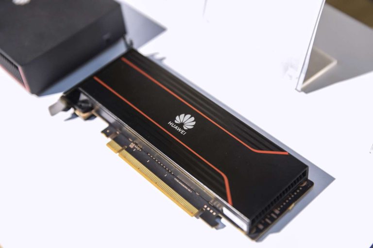 The US warns Huawei’s “anyplace” tokens.