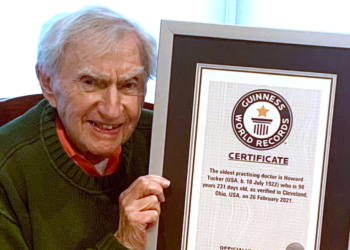 102-year previous world’s oldest practising physician shares four uncommon causes for his lengthy life