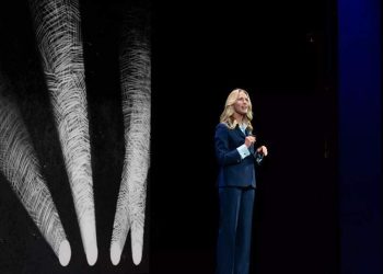 Steve Jobs’s spouse, Laurene Powell Jobs, former Apple designer, Jony Ive, how expertise has modified: “Now …”