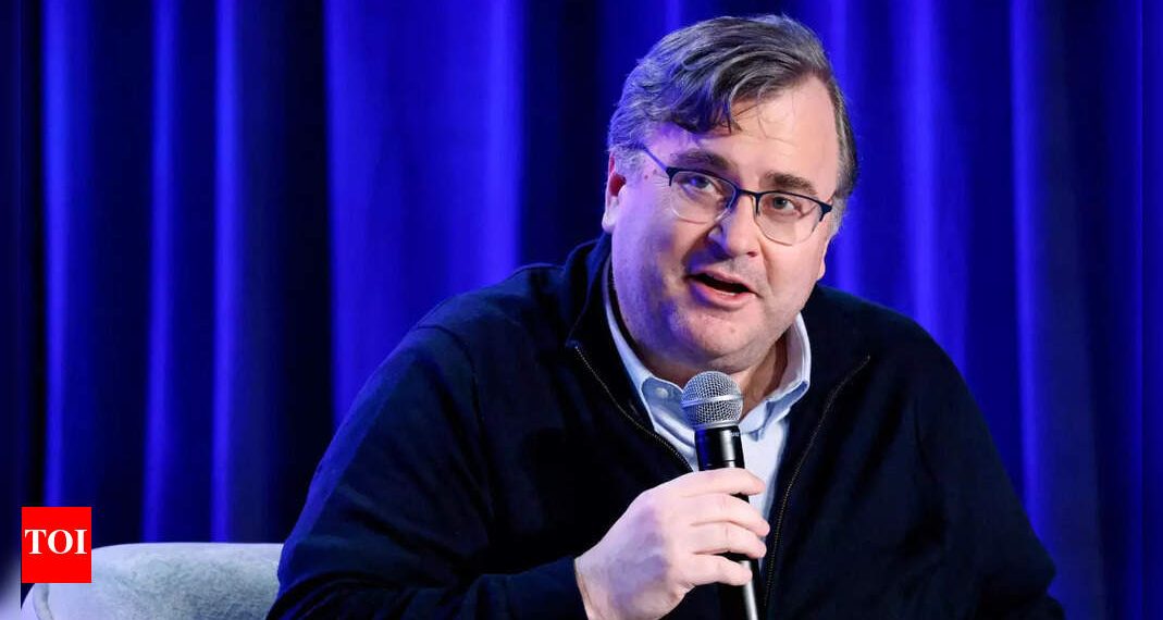The founding father of LinkedIn, Reid Hoffman, on the GEN Z graduates: you’ll turn into “large engaging” for employers if …