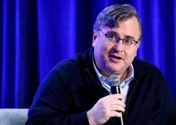 The founding father of LinkedIn, Reid Hoffman, on the GEN Z graduates: you’ll turn into “large engaging” for employers if …