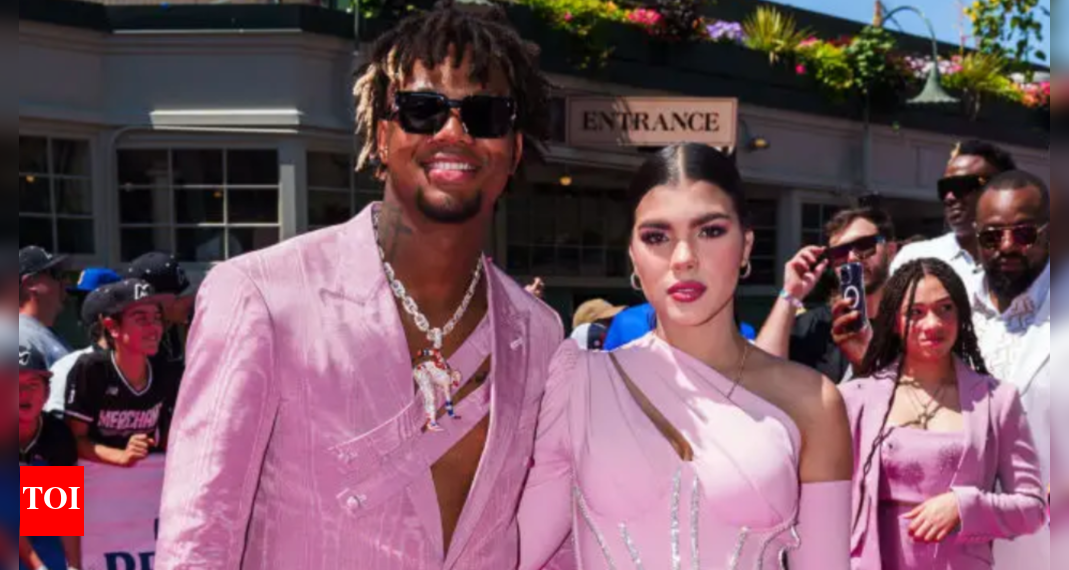 Ronald’s spouse Acuna Jr., Maria, captures a useful second of the sport with their son in Truist Parl | MLB information