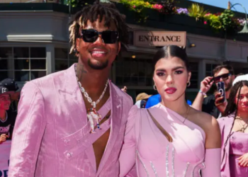 Ronald’s spouse Acuna Jr., Maria, captures a useful second of the sport with their son in Truist Parl | MLB information