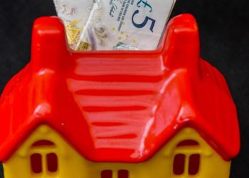 Price of ‘minimal retirement life-style’ has fallen amid decrease power costs